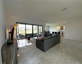20293 Fair Oak Ln, Unit 155 in Estero, FL - Foto de edificio - Building Photo