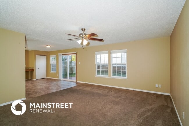 2248 Providence Dr in Greenwood, IN - Foto de edificio - Building Photo