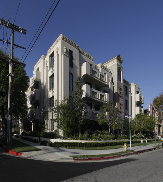 13940 Moorpark Street in Sherman Oaks, CA - Foto de edificio - Building Photo