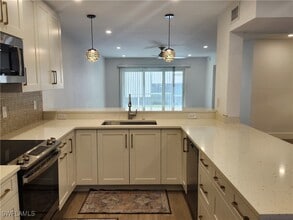 144 Pebble Shores Dr in Naples, FL - Building Photo - Building Photo