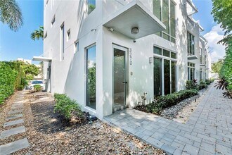 3270 NE 15th St in Pompano Beach, FL - Building Photo - Building Photo