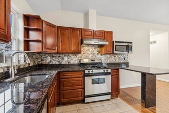 28 W 16th St in Bayonne, NJ - Building Photo - Building Photo