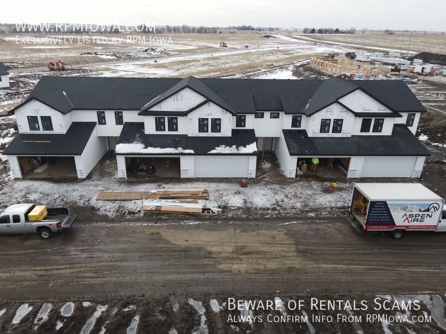 Edgeland at Bondurant Townhomes in Bondurant, IA - Foto de edificio