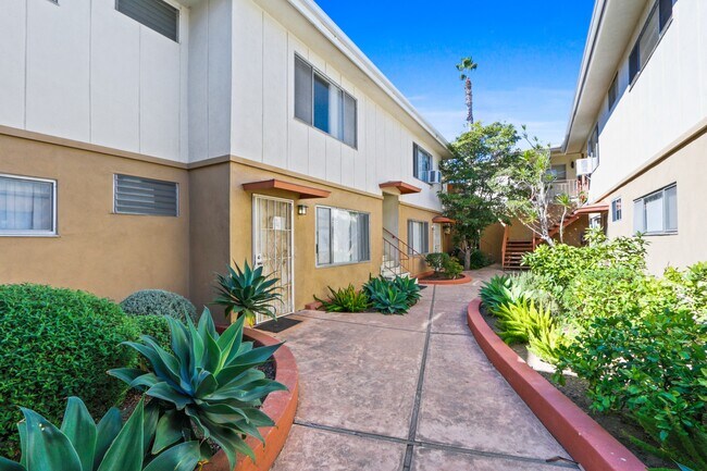 2921 Arizona in Santa Monica, CA - Building Photo - Building Photo