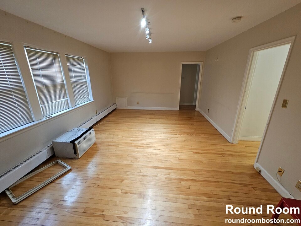 84 Boylston St, Unit 2 in Chestnut Hill, MA - Building Photo