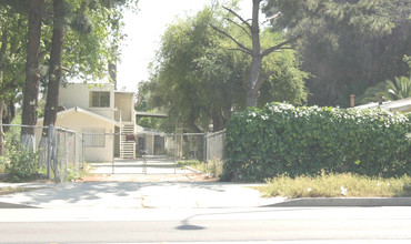 692 E Phillips Blvd in Pomona, CA - Building Photo - Building Photo