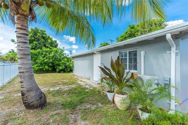 A431 NW 184th Dr in Miami Gardens, FL - Building Photo - Building Photo