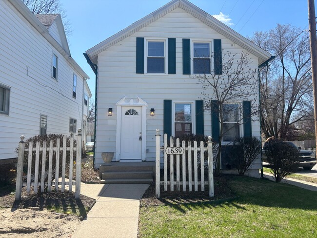 property at 1639 W Main St