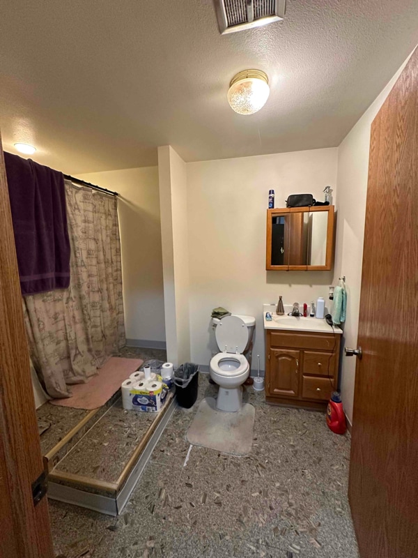 320 Oak Ave N in Thief River Falls, MN - Building Photo - Building Photo