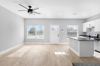 4651 Mallow St in Houston, TX - Building Photo - Building Photo