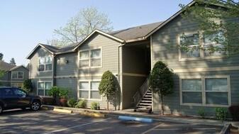 Powell Estates in Portland, OR - Building Photo