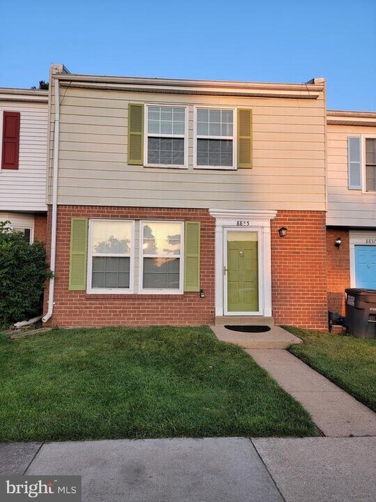 8855 Teakwood Ct in Manassas, VA - Building Photo