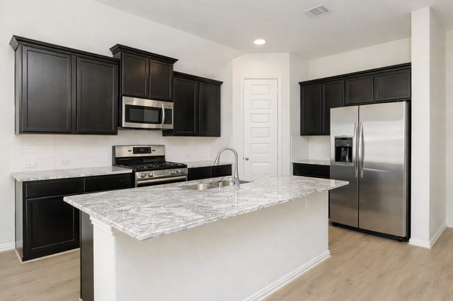 427 Fields Forest Ln in Dayton, TX - Foto de edificio - Building Photo