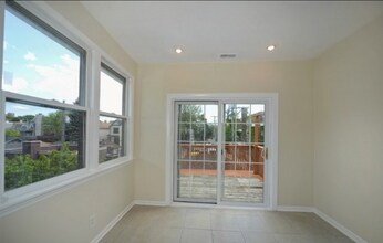 1943 W Warner Ave, Unit 2 in Chicago, IL - Foto de edificio - Building Photo