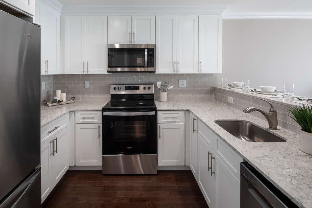 Legion Manor: In-Unit Washer & Dryer in Bergenfield, NJ - Building Photo