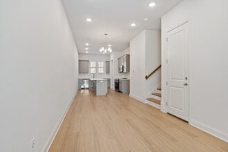 THE ONE-AUBURN in Auburn, AL - Building Photo - Interior Photo