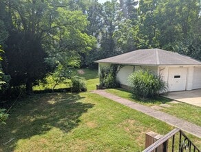 8983 Highland Dr in Brecksville, OH - Foto de edificio - Building Photo