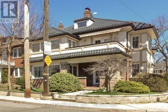 250 St Clair Ave E in Toronto, ON - Building Photo - Building Photo