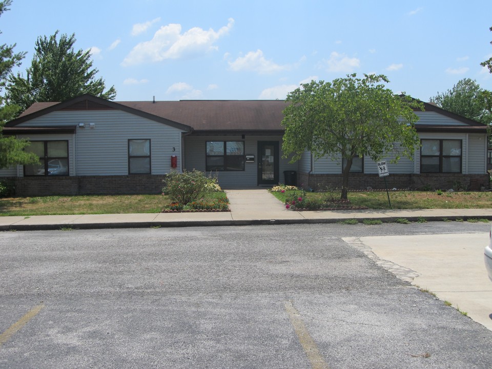 Chesterton Manor Apartments in Chester, IL - Building Photo