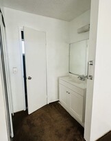 7962 Center Pkwy in Sacramento, CA - Building Photo