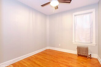 1312 W Argyle St-Unit -1 in Chicago, IL - Building Photo - Building Photo