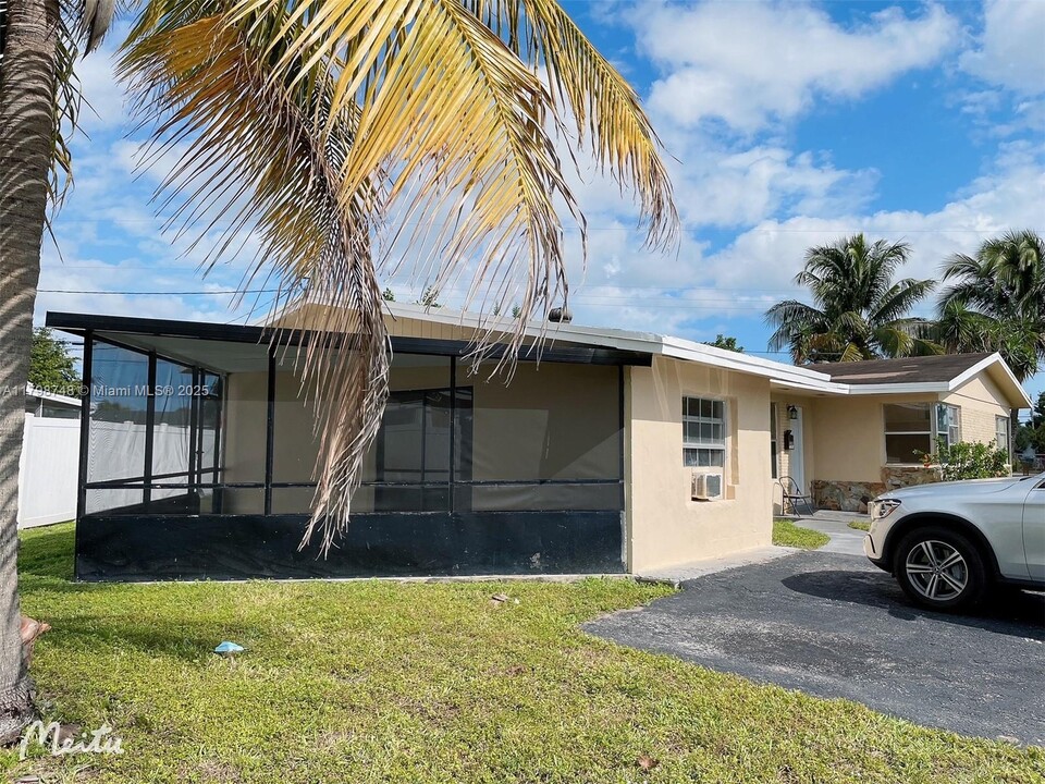 600 NW 38th Ave in Fort Lauderdale, FL - Building Photo