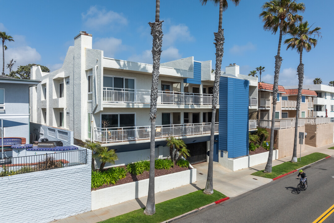 1112 S Pacific ST in Oceanside, CA - Building Photo