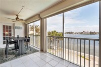 9486 Gulf Shore Dr, Unit A-202 in Naples, FL - Foto de edificio - Building Photo