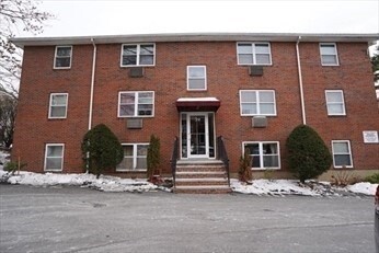 39 Montvale Ave in Woburn, MA - Building Photo