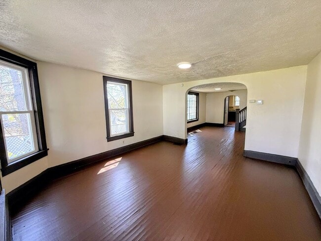2048 2nd St NE in Canton, OH - Foto de edificio - Building Photo