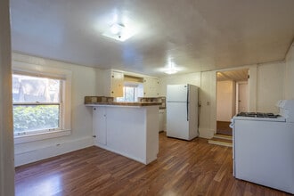 812 W 1st St in Chico, CA - Building Photo - Building Photo