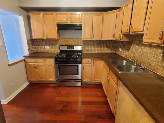 7642 S Exchange Ave in Chicago, IL - Building Photo - Building Photo