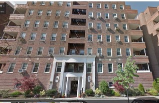 7540 Austin St in Forest Hills, NY - Building Photo