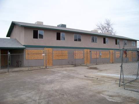 Oak Village in Visalia, CA - Foto de edificio