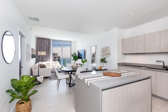 4010 S Ocean Dr in Hollywood, FL - Building Photo - Building Photo