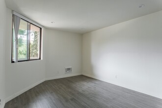 West Knoll Plaza Apartments in West Hollywood, CA - Building Photo - Building Photo