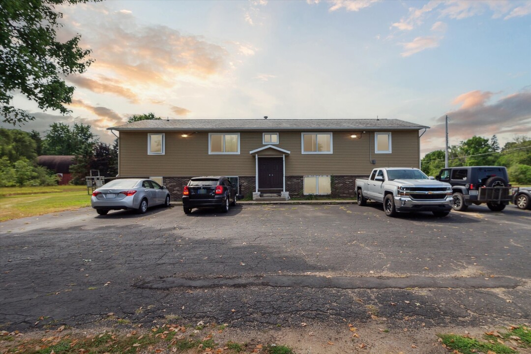 2455 S Isabella Rd in Mt. Pleasant, MI - Building Photo