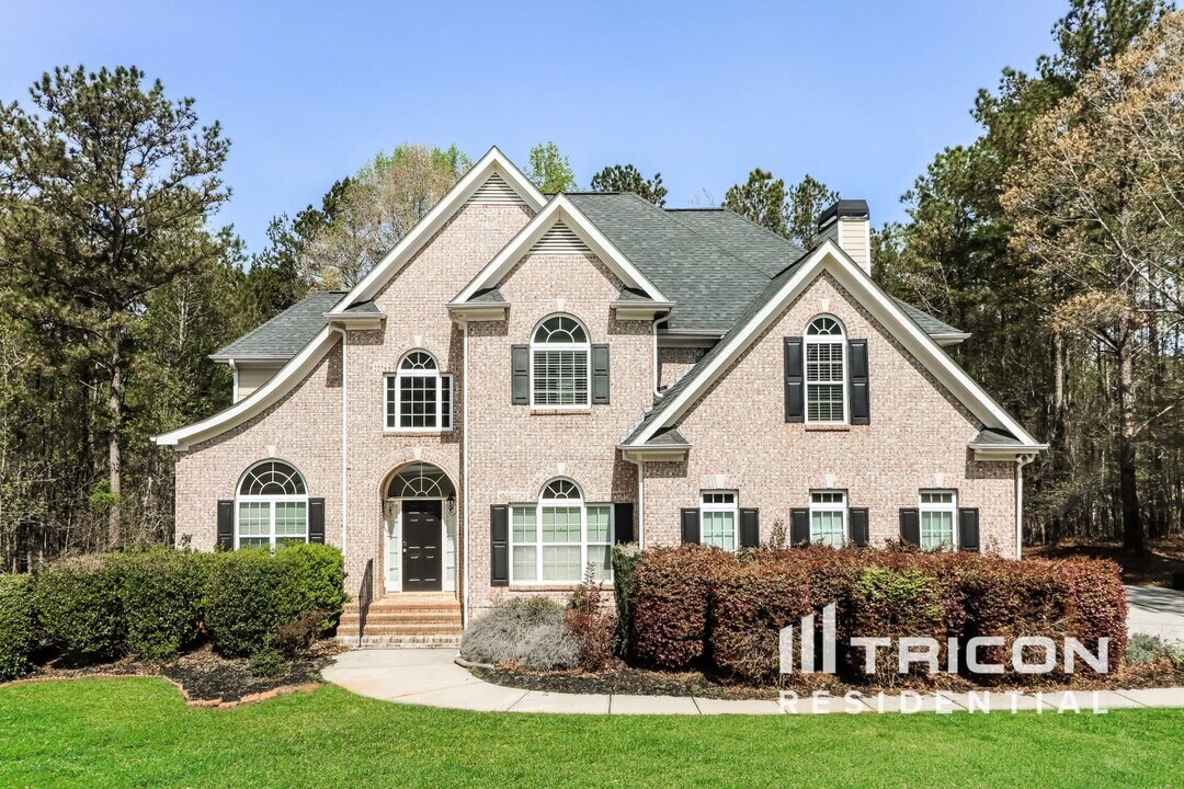 5670 Toccoa Dr in Douglasville, GA - Building Photo