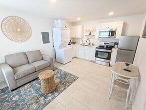 2157 Bougainvillea St in Sarasota, FL - Foto de edificio - Building Photo