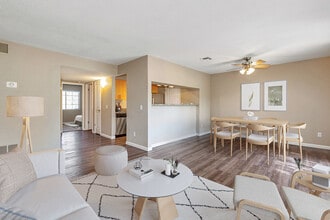 Canyon Woods in San Ramon, CA - Foto de edificio - Building Photo