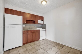 2525 Superior St in Opa Locka, FL - Building Photo - Building Photo