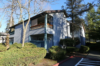 Sandpiper East Apartments in Bellevue, WA - Foto de edificio - Building Photo