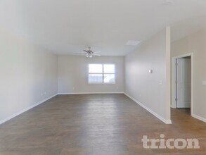 1041 Lonergan Cir in Spring Hill, TN - Foto de edificio - Building Photo