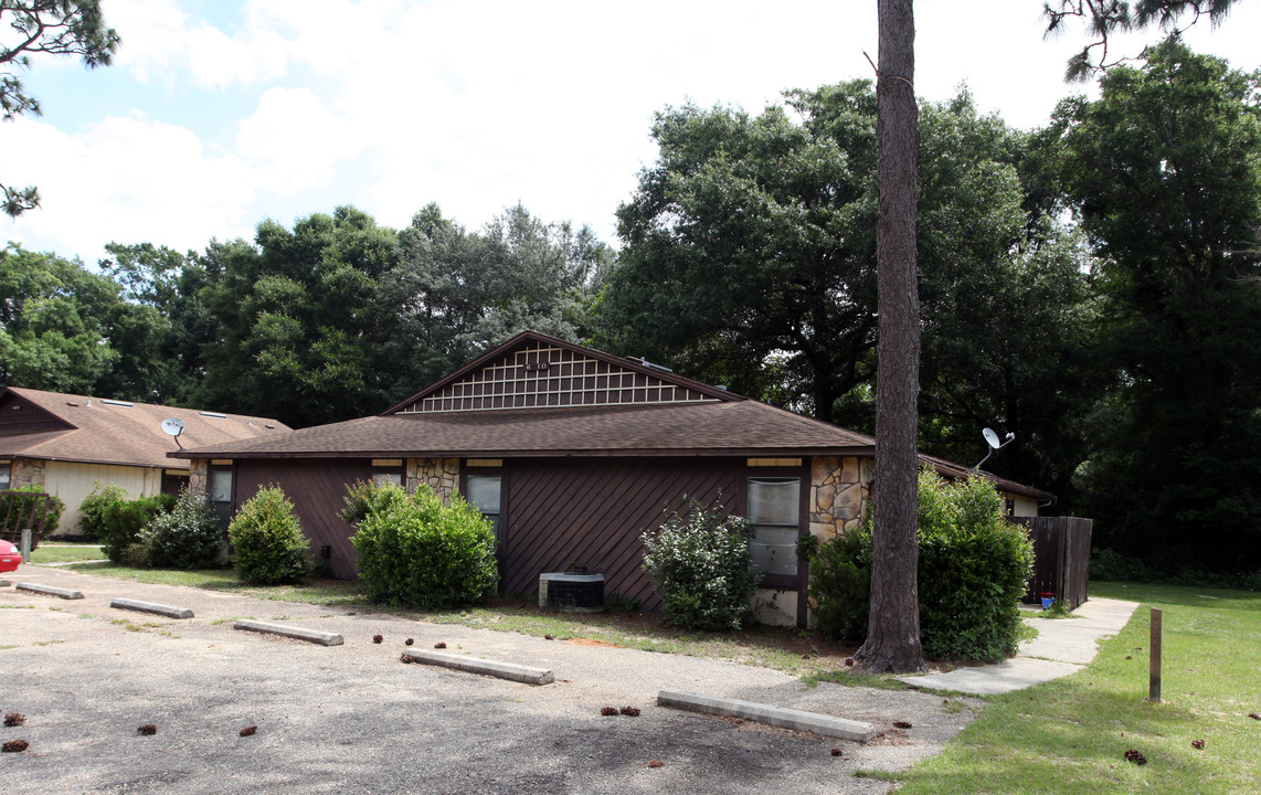 6810 Tiki Ln in Pensacola, FL - Foto de edificio