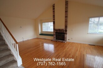 1439 Morning Glory Dr in Petaluma, CA - Building Photo - Building Photo