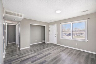 18731 E Blackhawk Trail in Independence, MO - Building Photo