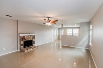 2005 Burnside Dr in Fort Worth, TX - Foto de edificio - Building Photo