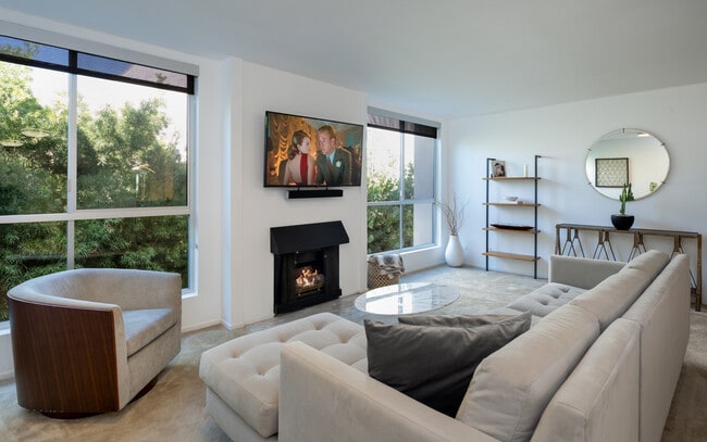 property at 927 N Kings Rd