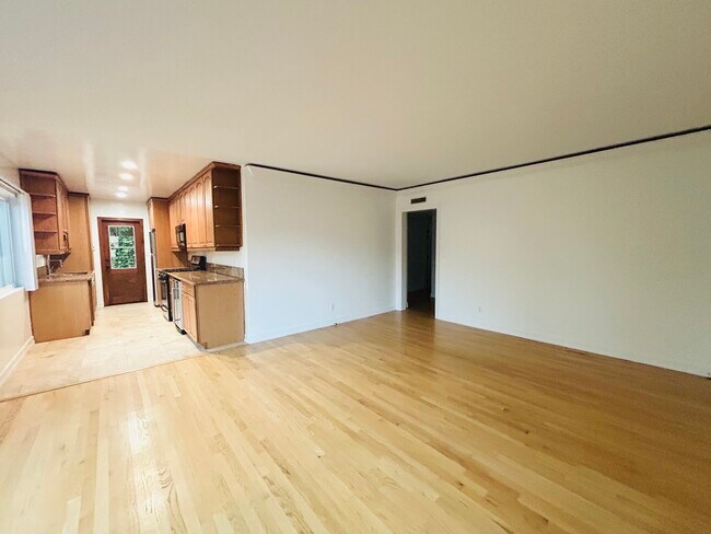 3645 Kelton Ave, Unit 2 in Los Angeles, CA - Building Photo - Building Photo