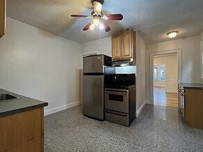 6 Oxford Ave in Belmont, MA - Building Photo - Building Photo